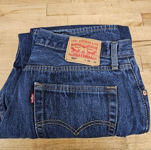 Levi's 501 straight fit jeans. See note about fit
